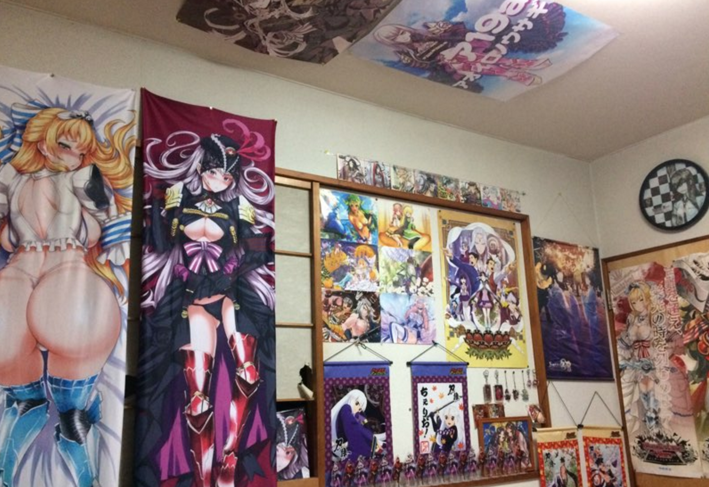 Let's take a look at the rooms of Japanese otaku